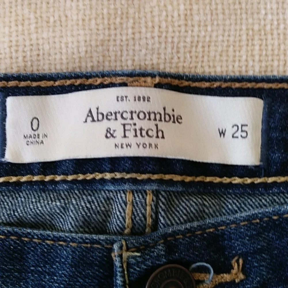 Abercrombie & Fitch Distressed Embellished Frayed Shortie Jean Shorts 0 ( W25) - Picture 4 of 16